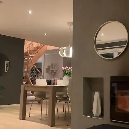 Hotel Romslig Hjem Med Stor Uteplass Og Basseng