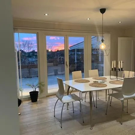 Romslig Hjem Med Stor Uteplass Og Basseng * Sellebakk
