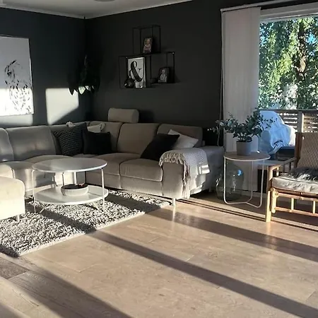 Romslig Hjem Med Stor Uteplass Og Basseng *