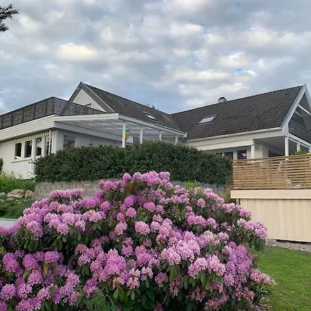 Hotel Romslig Hjem Med Stor Uteplass Og Basseng