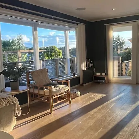 Romslig Hjem Med Stor Uteplass Og Basseng Hotel