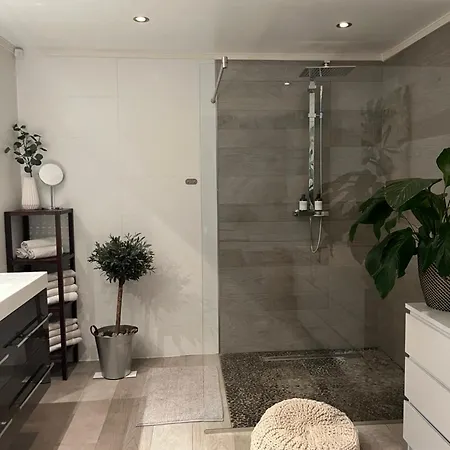 Romslig Hjem Med Stor Uteplass Og Basseng * Sellebakk